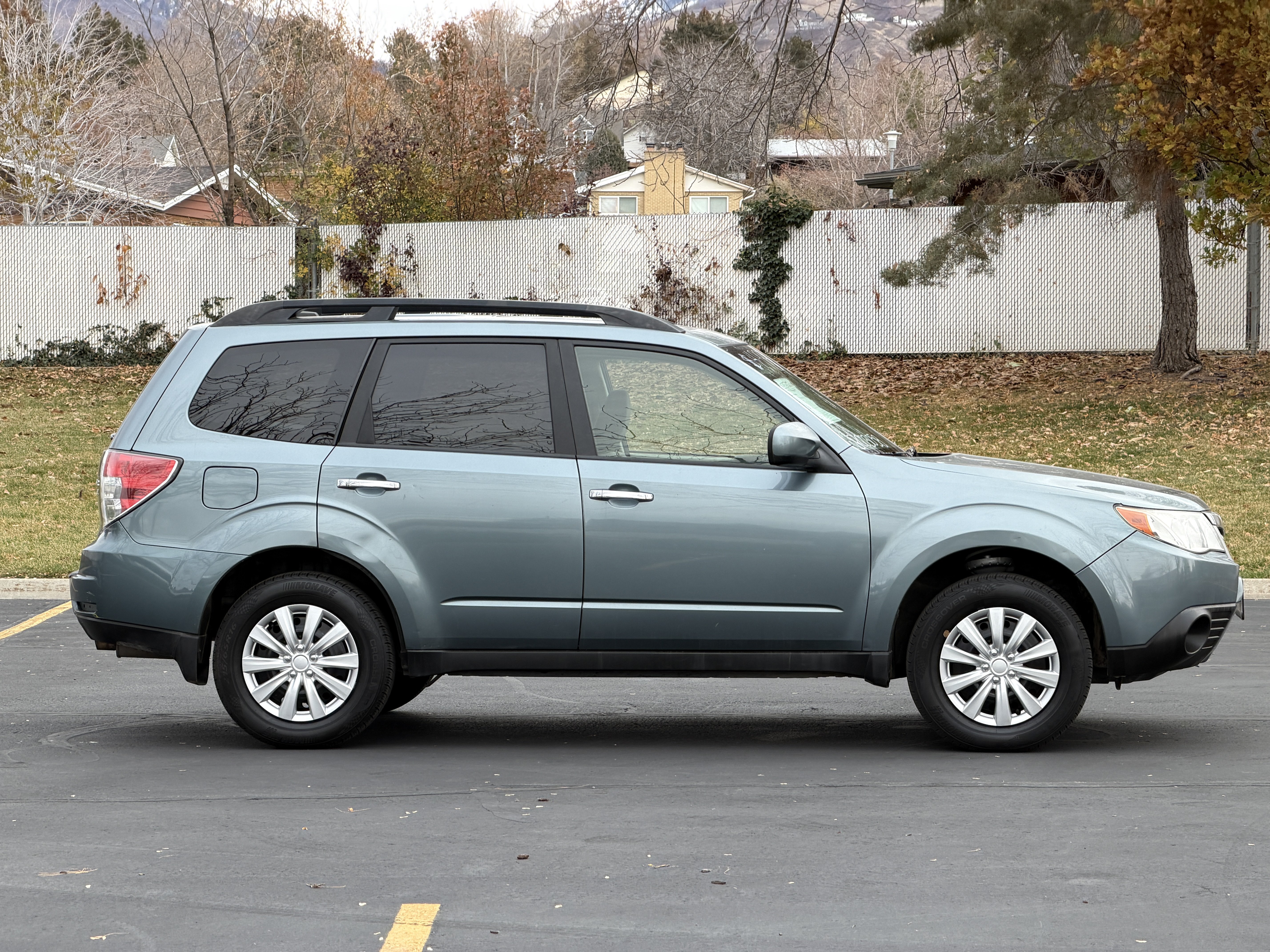 Used 2013 Subaru Forester 2.5X Premium w/ Popular Pkg 2 AWD/4WD image 3