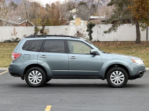 Used 2013 Subaru Forester 2.5X Premium w/ Popular Pkg 2 AWD/4WD image 3