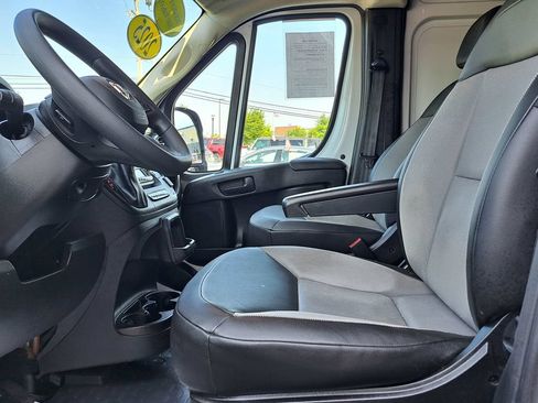Used 2025 RAM ProMaster 2500 w/ Convenience Group FWD image 12