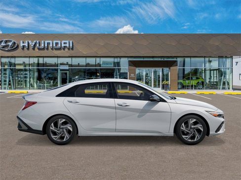 New 2025 Hyundai Elantra Sport image 7