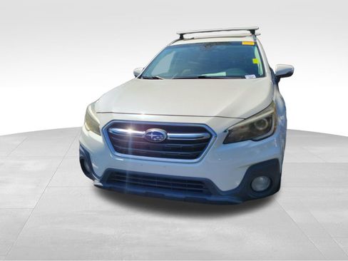 Used 2018 Subaru Outback 2.5i Touring w/ Popular Package #3 AWD/4WD image 8