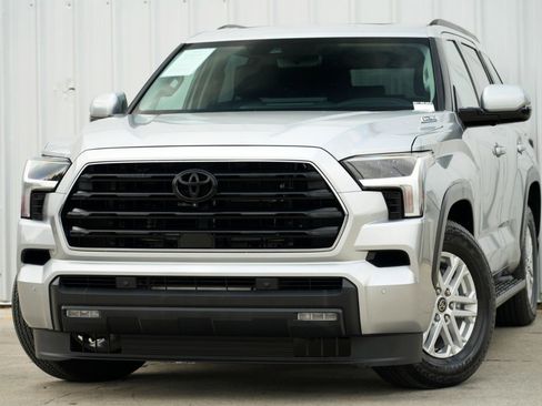 Used 2023 Toyota Sequoia SR5 image 3