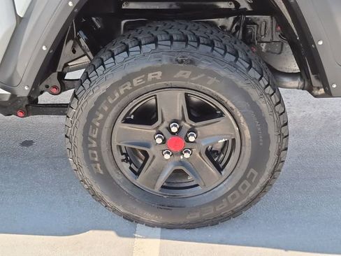 Used 2020 Jeep Gladiator Sport w/ Quick Order Package 24S image 11