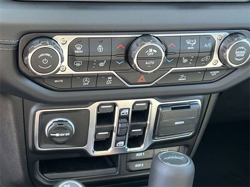 New 2025 Jeep Gladiator Sport image 22