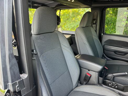 Used 2025 Jeep Wrangler Sport AWD/4WD image 46