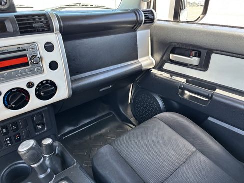 Used 2012 Toyota FJ Cruiser 4WD w/ Upgrade Pkg image 14