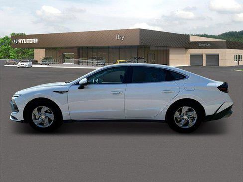 New 2025 Hyundai Sonata SE image 3