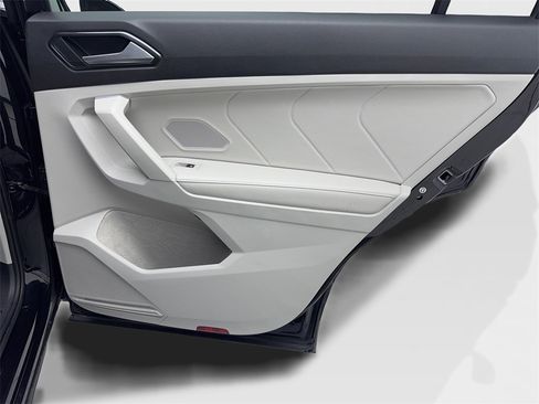 Used 2024 Volkswagen Tiguan SE R-Line image 45