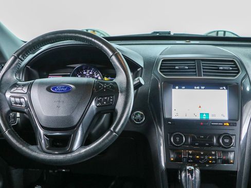 Used 2019 Ford Explorer XLT w/ Equipment Group 202A FWD image 17