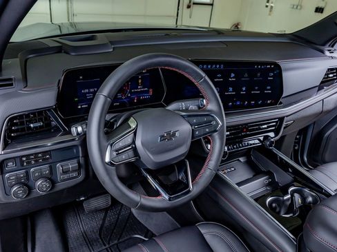 Used 2026 Chevrolet Suburban RST w/ RST Capability Package AWD/4WD image 18