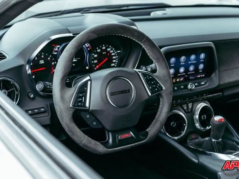 Used 2022 Chevrolet Camaro SS RWD image 9
