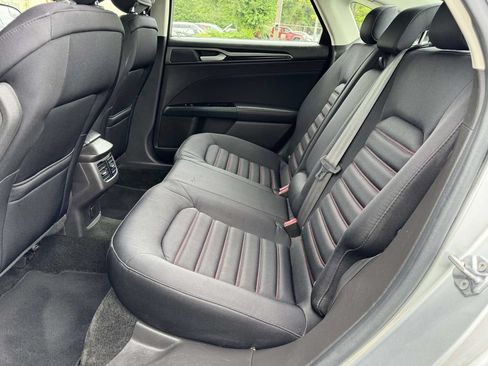 Used 2016 Ford Fusion SE FWD image 16