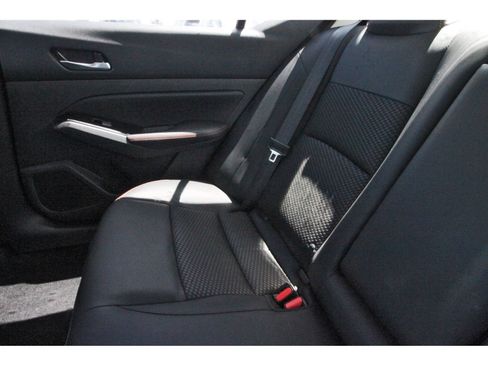 Used 2024 Nissan Altima 2.5 SR FWD image 11