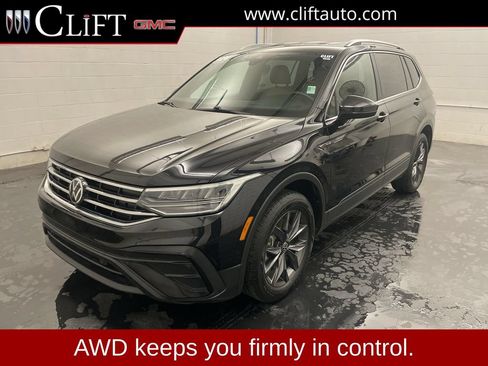 Used 2024 Volkswagen Tiguan SE AWD/4WD image 1