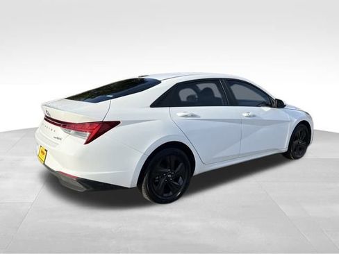 Used 2021 Hyundai Elantra Blue image 8