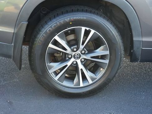 Used 2017 Toyota Highlander LE FWD image 8