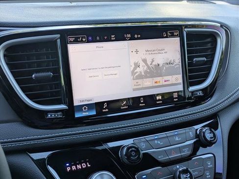 New 2026 Chrysler Pacifica Select image 12