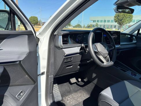 Used 2026 Volkswagen Tiguan SE AWD/4WD image 35