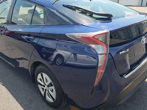 Used 2017 Toyota Prius Three FWD image 4
