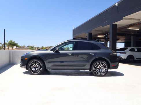 Certified 2026 Porsche Macan AWD/4WD image 2