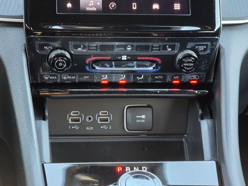 New 2025 Jeep Grand Cherokee Laredo X w/ Luxury Tech Group I AWD/4WD image 33