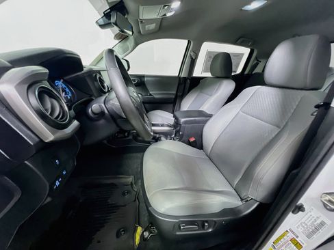 Used 2021 Toyota Tacoma SR5 RWD image 14