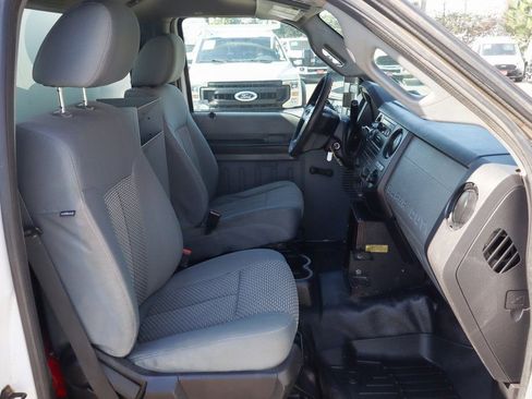 Used 2016 Ford F550 2WD Regular Cab Super Duty image 34