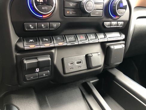 Used 2021 Chevrolet Silverado 1500 High Country w/ Technology Package image 13