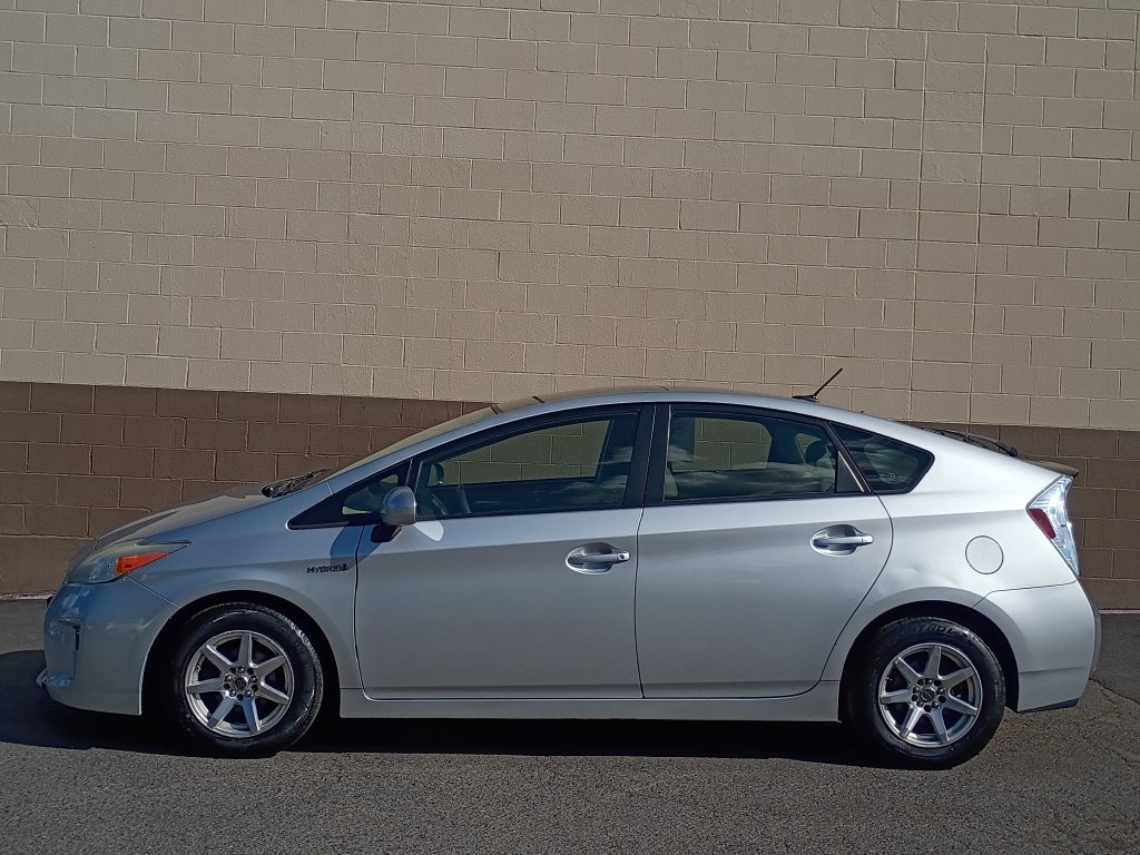 Used 2013 Toyota Prius Three w/ Solar Roof Pkg FWD image 8