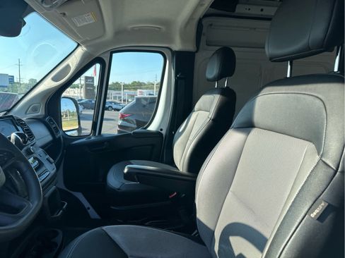 Used 2024 RAM ProMaster 2500 w/ Convenience Group FWD image 8