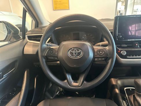 Used 2025 Toyota Corolla LE image 28