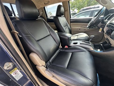 Used 2014 Toyota Tacoma PreRunner w/ SR5 Package RWD image 28