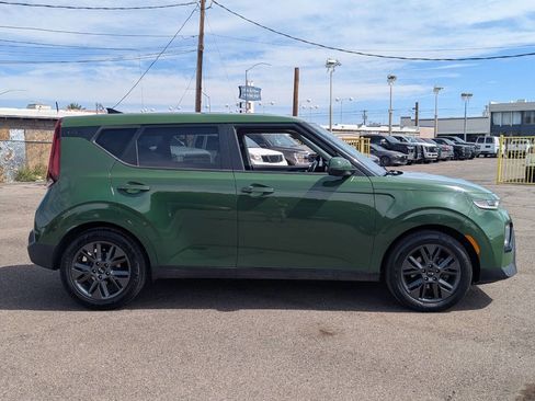 Used 2020 Kia Soul EX FWD image 2