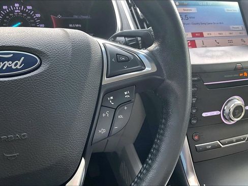 Used 2019 Ford Edge Titanium image 12