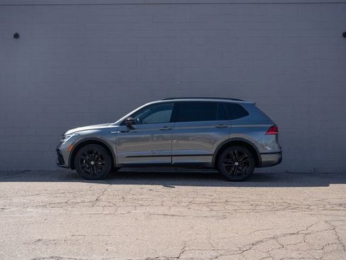 Used 2022 Volkswagen Tiguan SE R-Line image 2