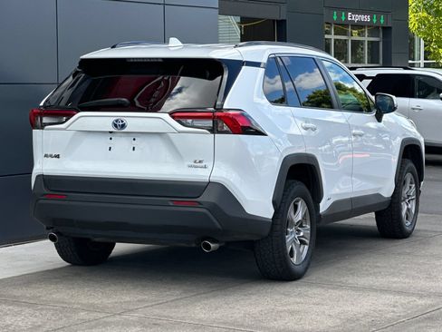 Used 2023 Toyota RAV4 LE AWD/4WD image 3