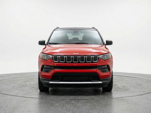 Used 2025 Jeep Compass Limited AWD/4WD image 2