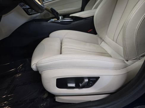 Used 2019 BMW 530i w/ Convenience Package image 28