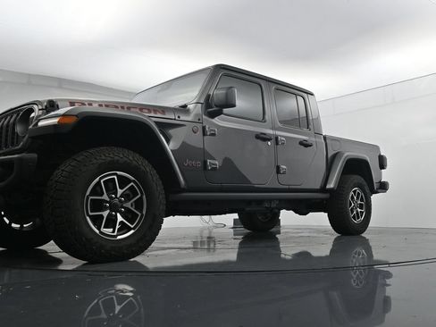 Used 2025 Jeep Gladiator Rubicon AWD/4WD image 34