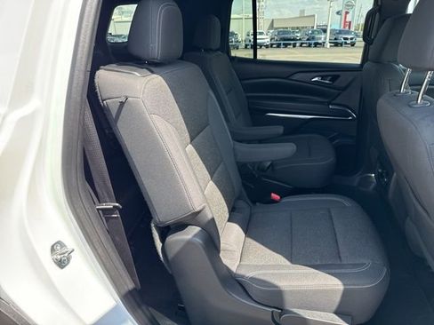 Used 2024 Chevrolet Traverse LT image 15