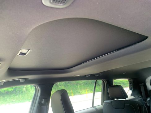 New 2025 Jeep Grand Cherokee L Laredo w/ Luxury Tech Group I image 32