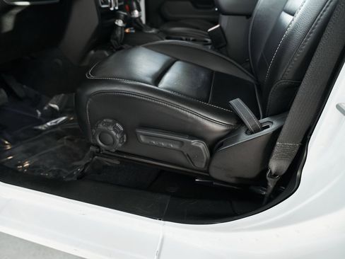 Used 2023 Jeep Wrangler Unlimited Sahara image 23