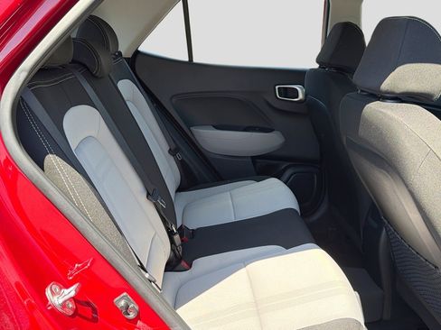 Certified 2022 Hyundai Venue SEL FWD image 26
