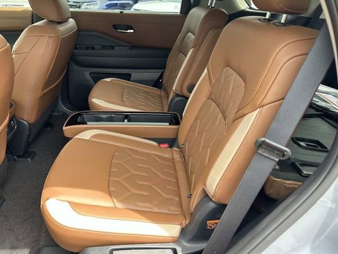 New 2026 Nissan Pathfinder Platinum w/ Lighting Package FWD image 20