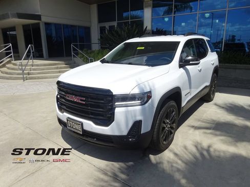 Certified 2023 GMC Acadia SLE w/ Driver Convenience Package FWD image 3