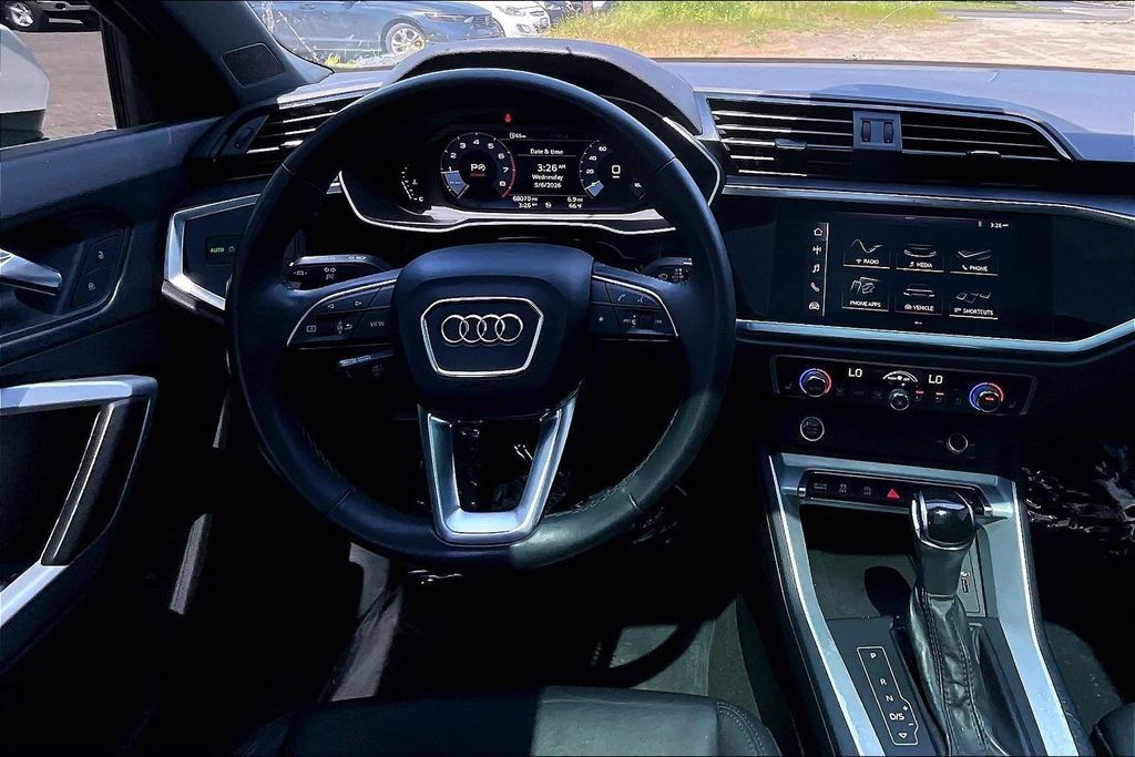 Used 2021 Audi Q3 2.0T Premium w/ Convenience Package AWD/4WD image 7