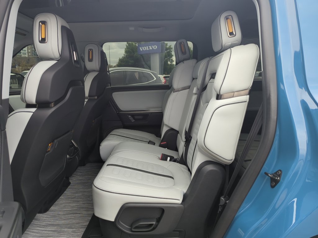 Used 2025 Rivian R1S Adventure Dual AWD/4WD image 9