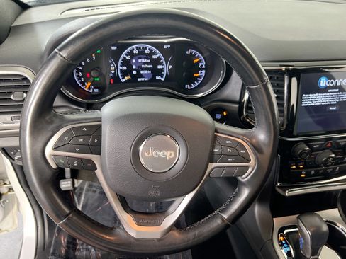 Used 2022 Jeep Grand Cherokee Laredo X image 11