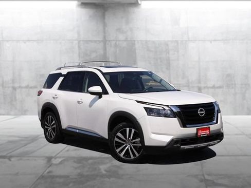 Certified 2025 Nissan Pathfinder Platinum w/ Cargo Package FWD image 2