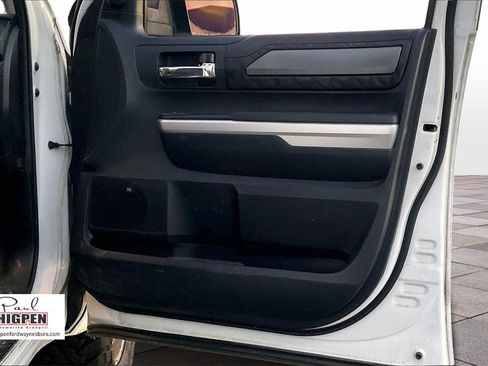 Used 2014 Toyota Tundra 4x4 CrewMax image 24